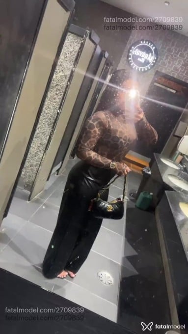 Acompanhante mulher com cabelo castanho de olhos castanhos - Laís Acompanhante mulher com cabelo castanho de olhos castanhos - Laís