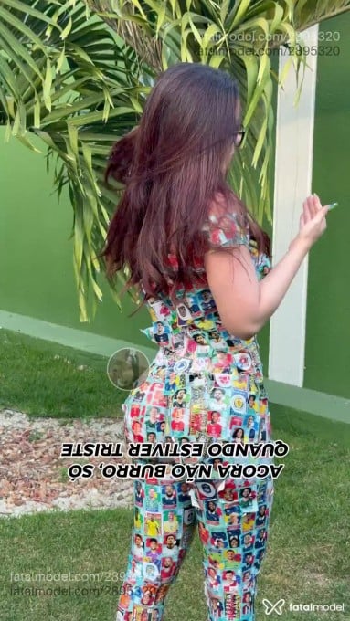 Acompanhante mulher ruiva (o) de olhos castanhos em Virtual - Anna Savegnago