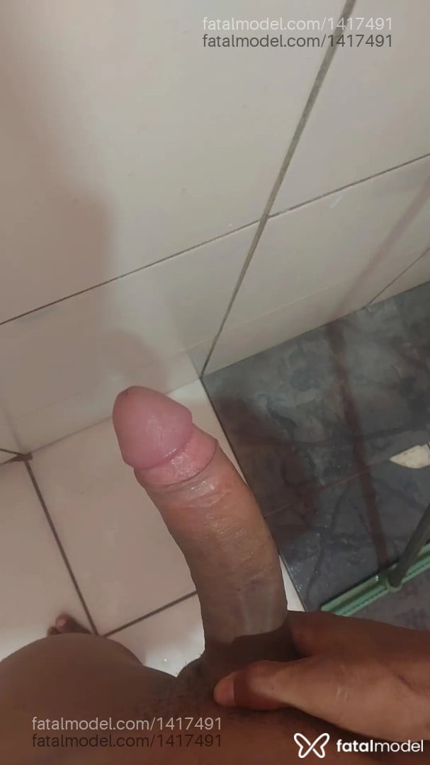 Acompanhante homem trans com cabelo castanho de olhos castanhos em Santarém - More tattooada TRA