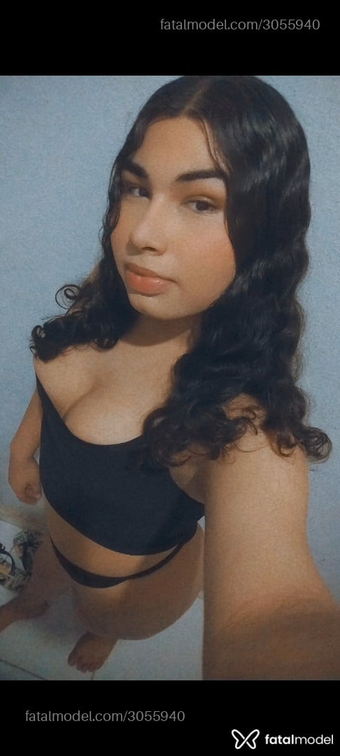 Acompanhante mulher trans com cabelo castanho de olhos castanhos em Angra dos Reis - Majuh