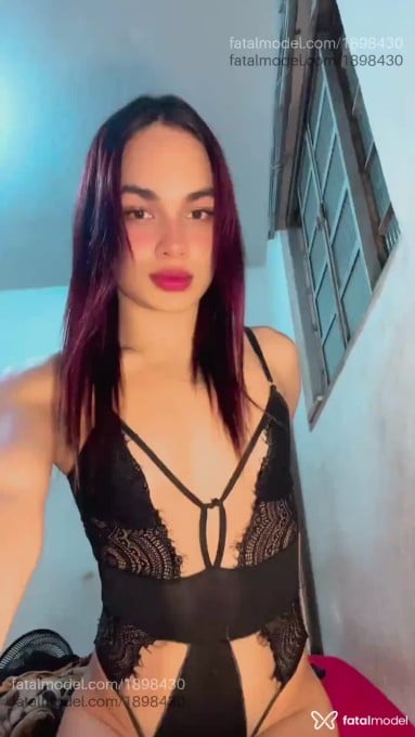 Acompanhante mulher trans ruiva (o) de olhos castanhos - Mickaela Acompanhante mulher trans ruiva (o) de olhos castanhos - Mickaela