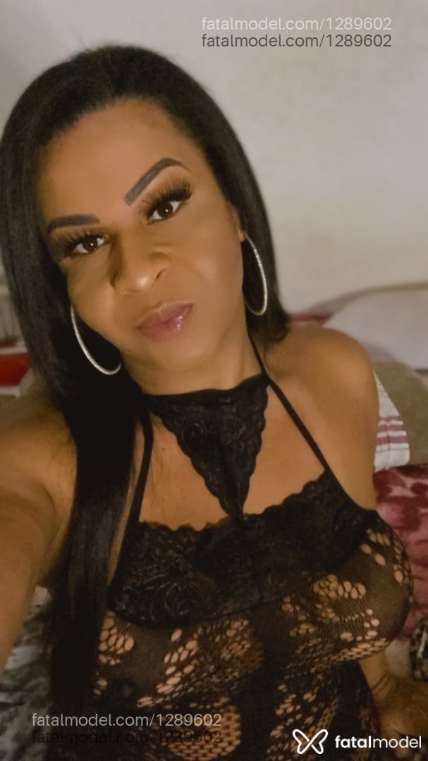 Acompanhante travesti com cabelo colorido de olhos mel em Balneário Camboriú - Amanda