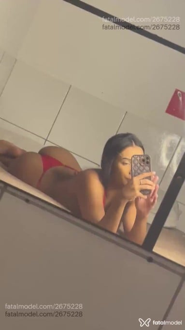 Acompanhante mulher morena (o) de olhos castanhos em São José - Vitória Vaz