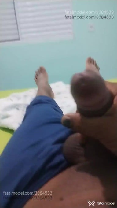 Acompanhante homem com cabelo castanho de olhos castanhos - Roberto