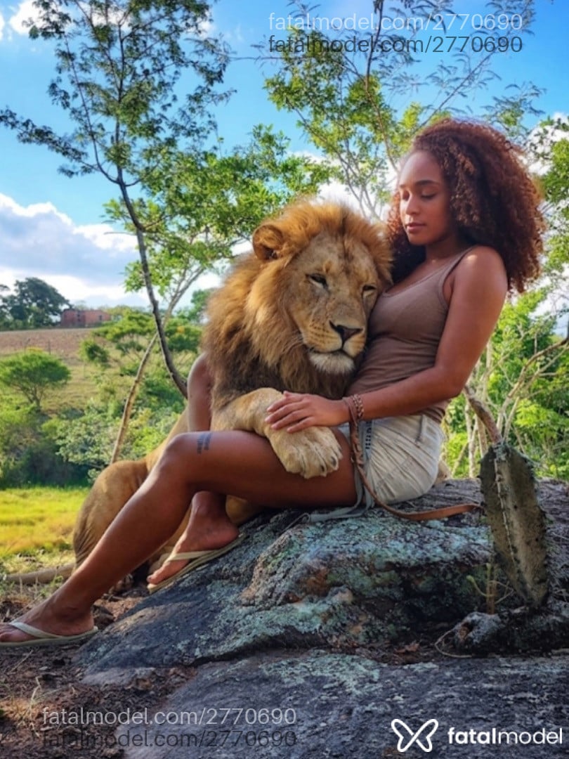 Acompanhante mulher morena (o) de olhos castanhos - Bombomzinha