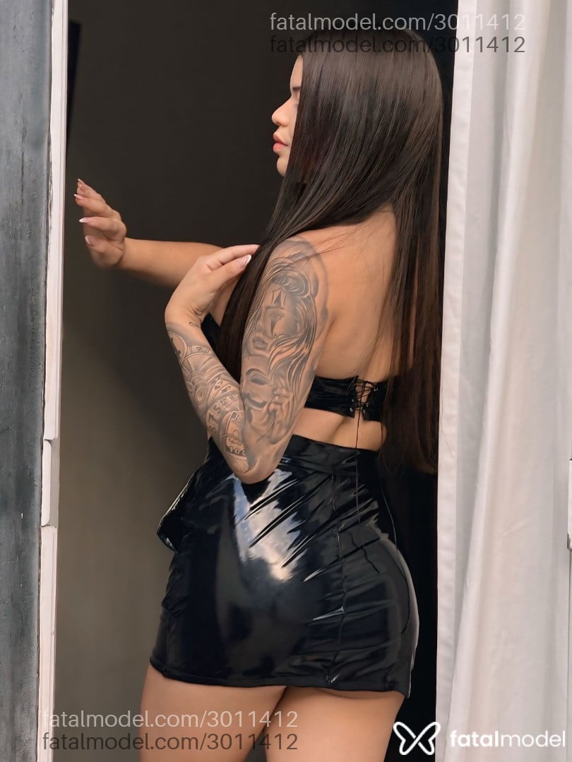 Acompanhante mulher com cabelo castanho de olhos castanhos - Fer Bauer