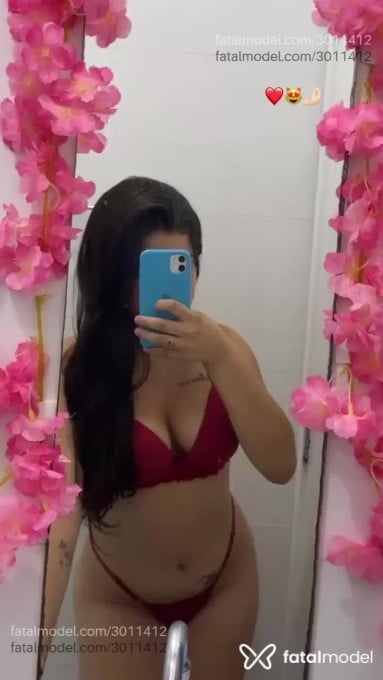 Acompanhante mulher com cabelo castanho de olhos castanhos - Fer Bauer