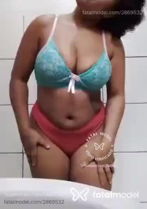 Acompanhante mulher morena (o) de olhos castanhos - Cristina