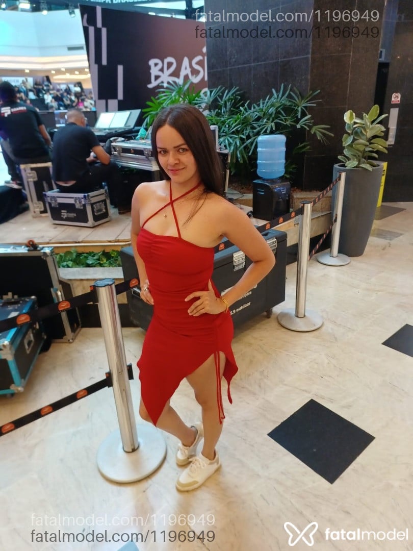 Acompanhante mulher loira (o) de olhos azuis em Virtual - YSA MODELLO