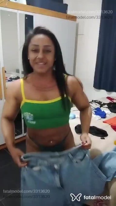 Acompanhante mulher morena (o) de olhos castanhos - Elise