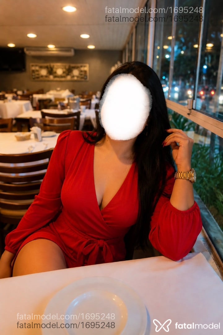 Acompanhante mulher com cabelo castanho de olhos castanhos em Goiânia - Sophia