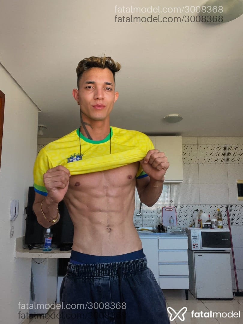 Acompanhante homem com cabelo castanho de olhos castanhos em Virtual - Filipi Vallure