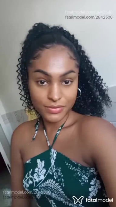 Acompanhante mulher trans morena (o) de olhos castanhos em Dias D'ávila Acompanhante mulher trans morena (o) de olhos castanhos em Dias D'ávila - Miny Sant