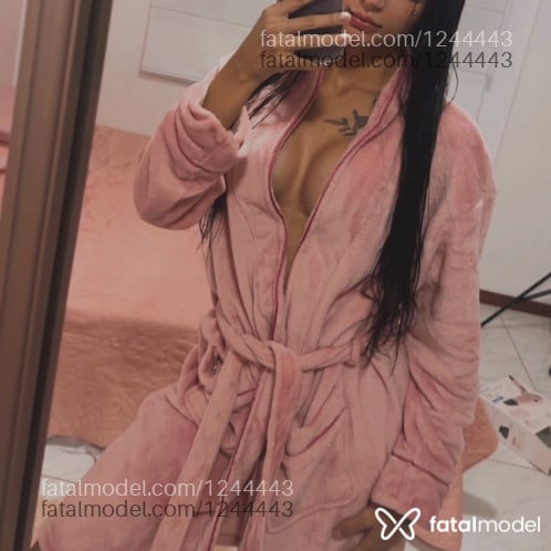 Acompanhante mulher morena (o) de olhos pretos em São José - Angel