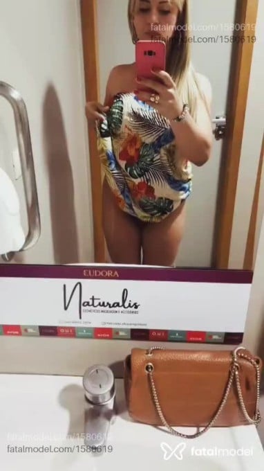 Acompanhante mulher trans loira (o) de olhos castanhos em Maringá Acompanhante mulher trans loira (o) de olhos castanhos em Maringá - Faby Muniz