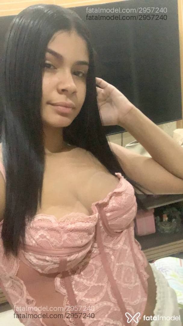 Acompanhante mulher morena (o) de olhos castanhos - Mirella