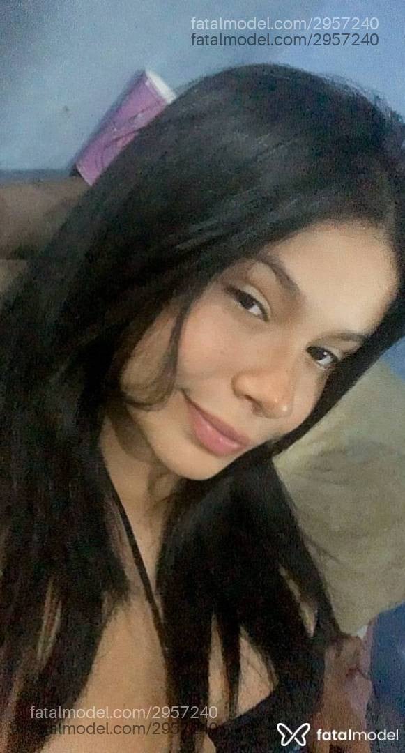 Acompanhante mulher morena (o) de olhos castanhos - Mirella