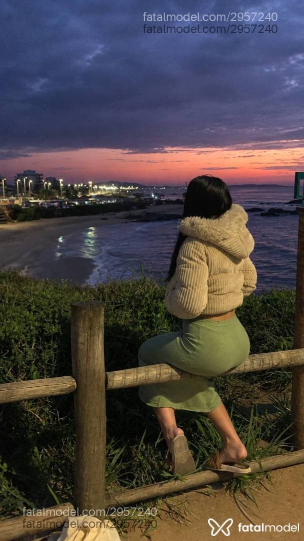 Acompanhante mulher morena (o) de olhos castanhos - Mirella