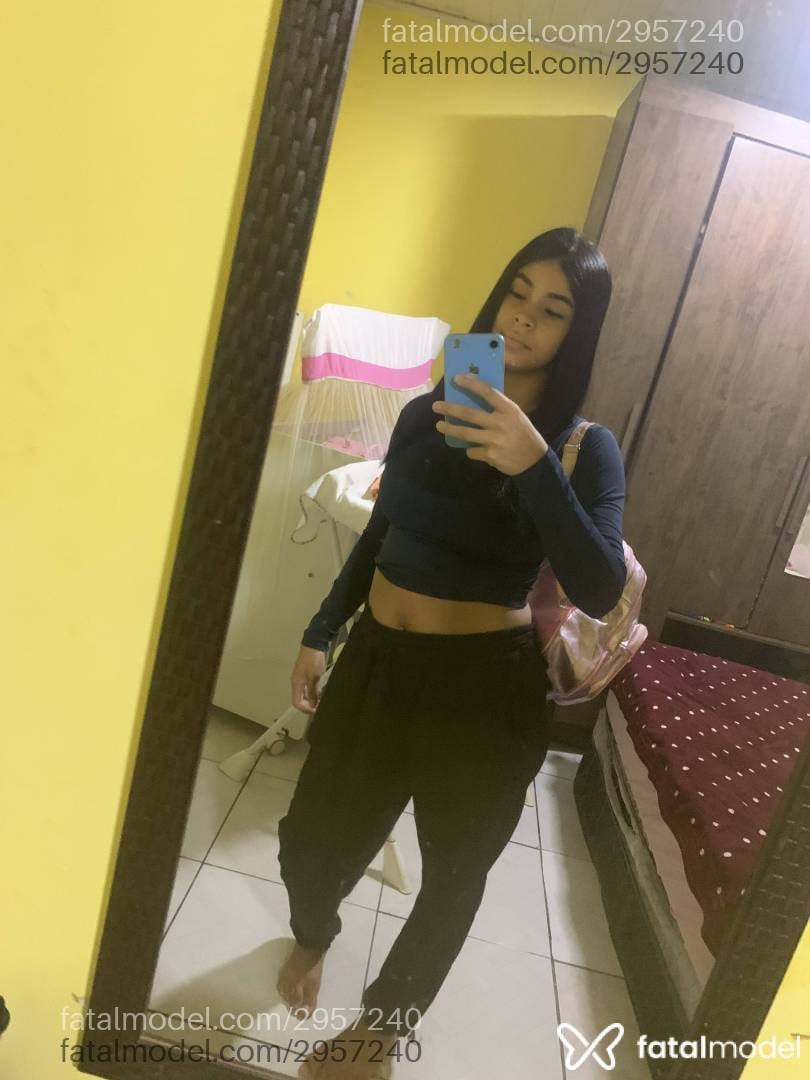 Acompanhante mulher morena (o) de olhos castanhos - Mirella