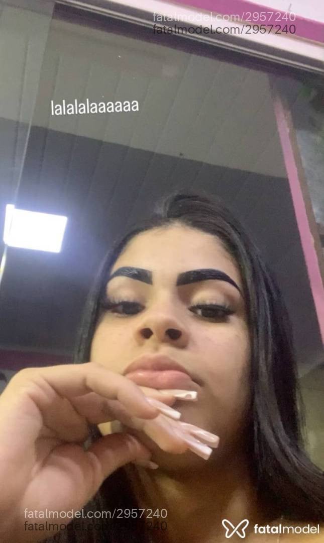 Acompanhante mulher morena (o) de olhos castanhos - Mirella