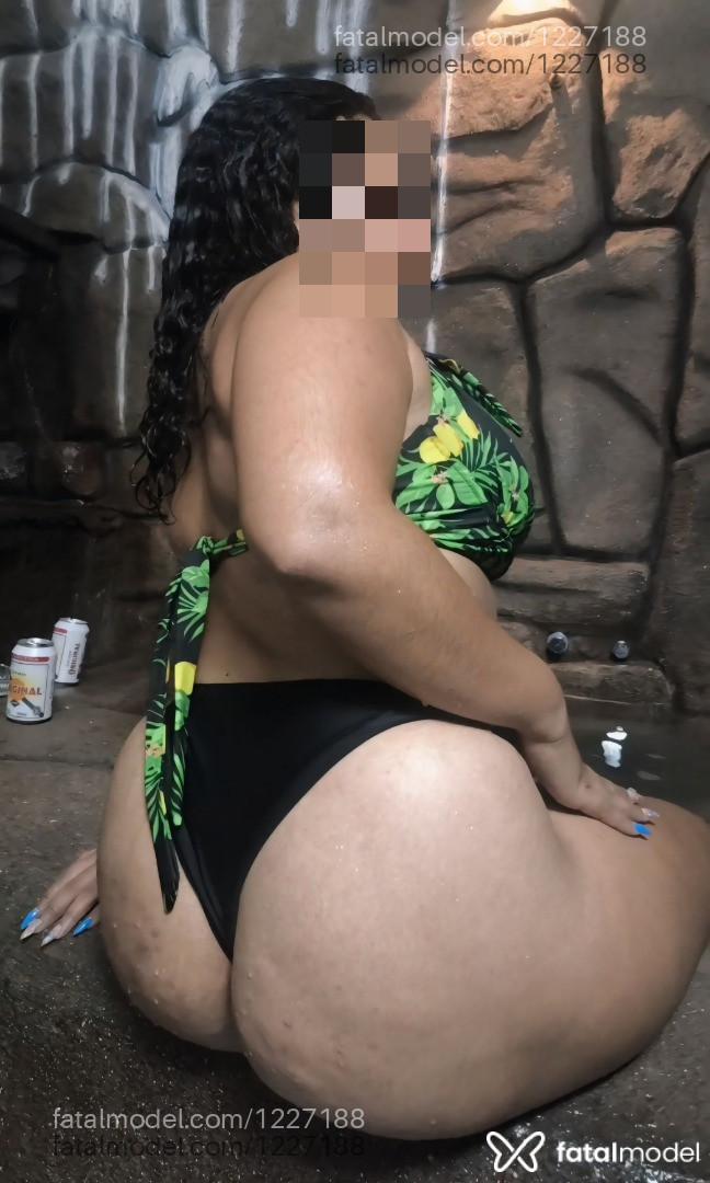Acompanhante mulher com cabelo castanho de olhos castanhos - Elisa