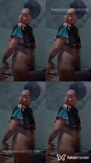 Acompanhante mulher trans morena (o) de olhos pretos - Mirelly Silvah