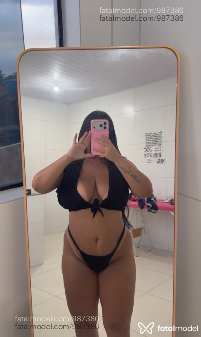 Acompanhante mulher com cabelo castanho de olhos cinza em Maceió - Letícia Ferraz