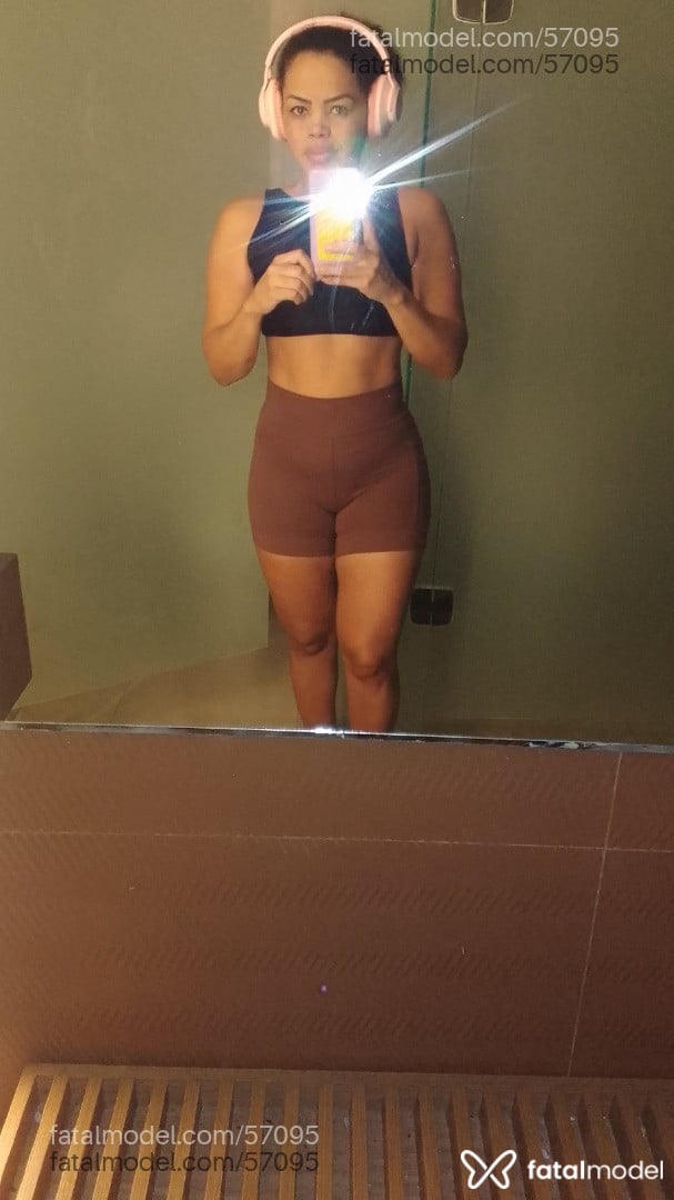 Acompanhante mulher morena (o) de olhos castanhos em Irecê - Lady Calipígia