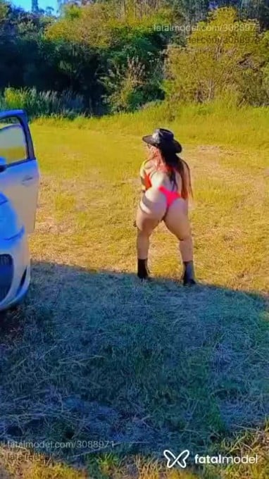 Acompanhante mulher com cabelo castanho de olhos castanhos em Teutônia Acompanhante mulher com cabelo castanho de olhos castanhos em Teutônia - Nina Almeida