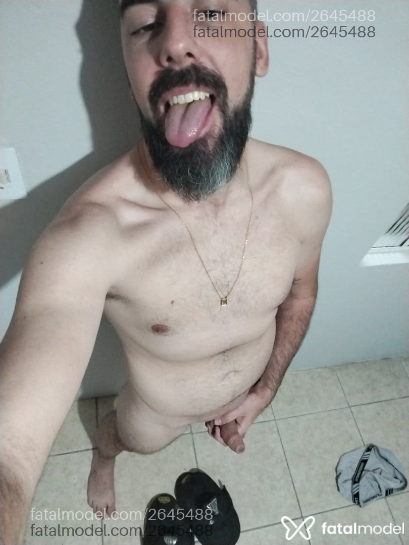 Acompanhante homem com cabelo grisalho de olhos castanhos - Ian Monteiro