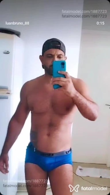 Acompanhante homem morena (o) de olhos castanhos em Montes Claros Acompanhante homem morena (o) de olhos castanhos em Montes Claros - Rérond