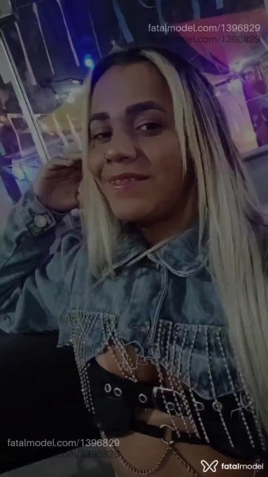Acompanhante mulher loira (o) de olhos castanhos em Araruama Acompanhante mulher loira (o) de olhos castanhos em Araruama - Mel Santos
