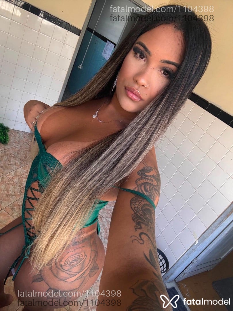 Acompanhante travesti morena (o) de olhos pretos em Linhares - Júlia Teixeira