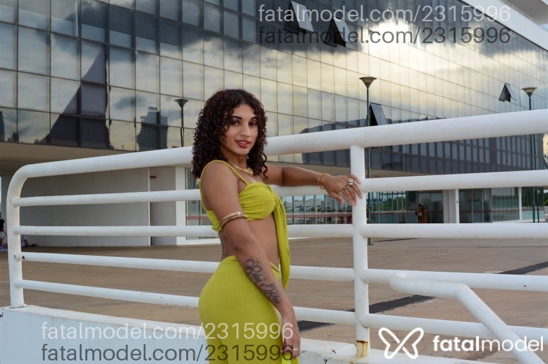 Acompanhante mulher trans ruiva (o) de olhos castanhos - Jade Munich