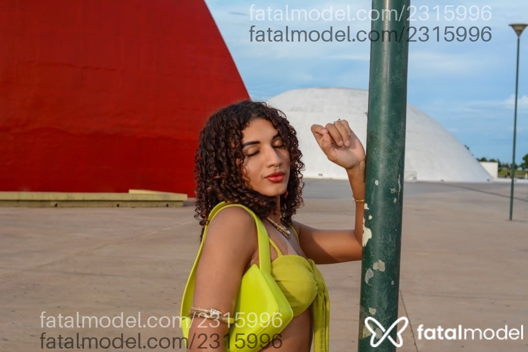 Acompanhante mulher trans ruiva (o) de olhos castanhos - Jade Munich