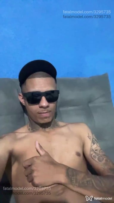 Acompanhante homem com cabelo castanho de olhos castanhos - Pedrin Acompanhante homem com cabelo castanho de olhos castanhos - Pedrin