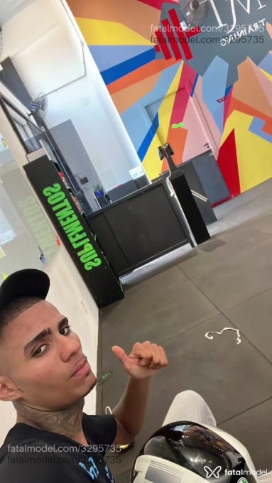 Acompanhante homem com cabelo castanho de olhos castanhos - Pedrin Acompanhante homem com cabelo castanho de olhos castanhos - Pedrin