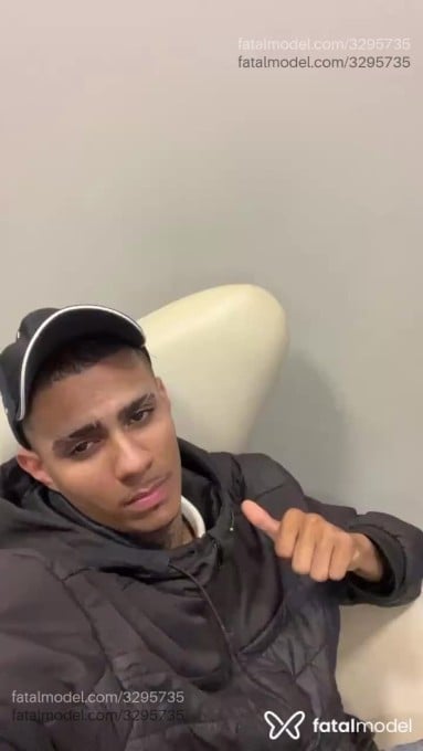 Acompanhante homem com cabelo castanho de olhos castanhos - Pedrin Acompanhante homem com cabelo castanho de olhos castanhos - Pedrin