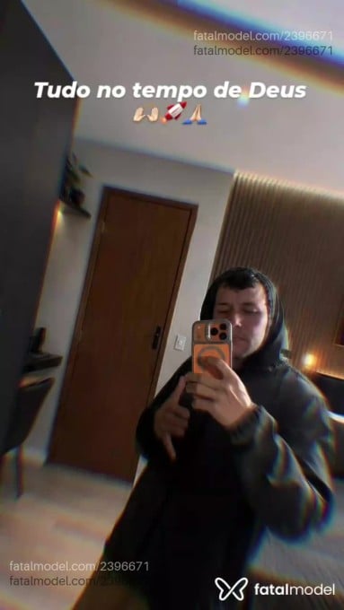 Acompanhante homem com cabelo castanho de olhos castanhos - Jaja