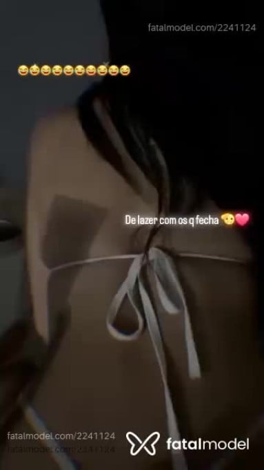 Acompanhante mulher morena (o) de olhos mel - Dara Yank Acompanhante mulher morena (o) de olhos mel - Dara Yank