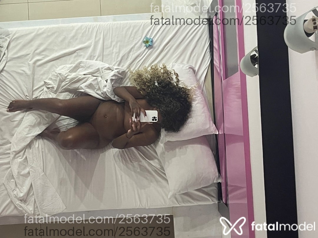 Acompanhante mulher morena (o) de olhos castanhos em Itaúna - Dehoficial
