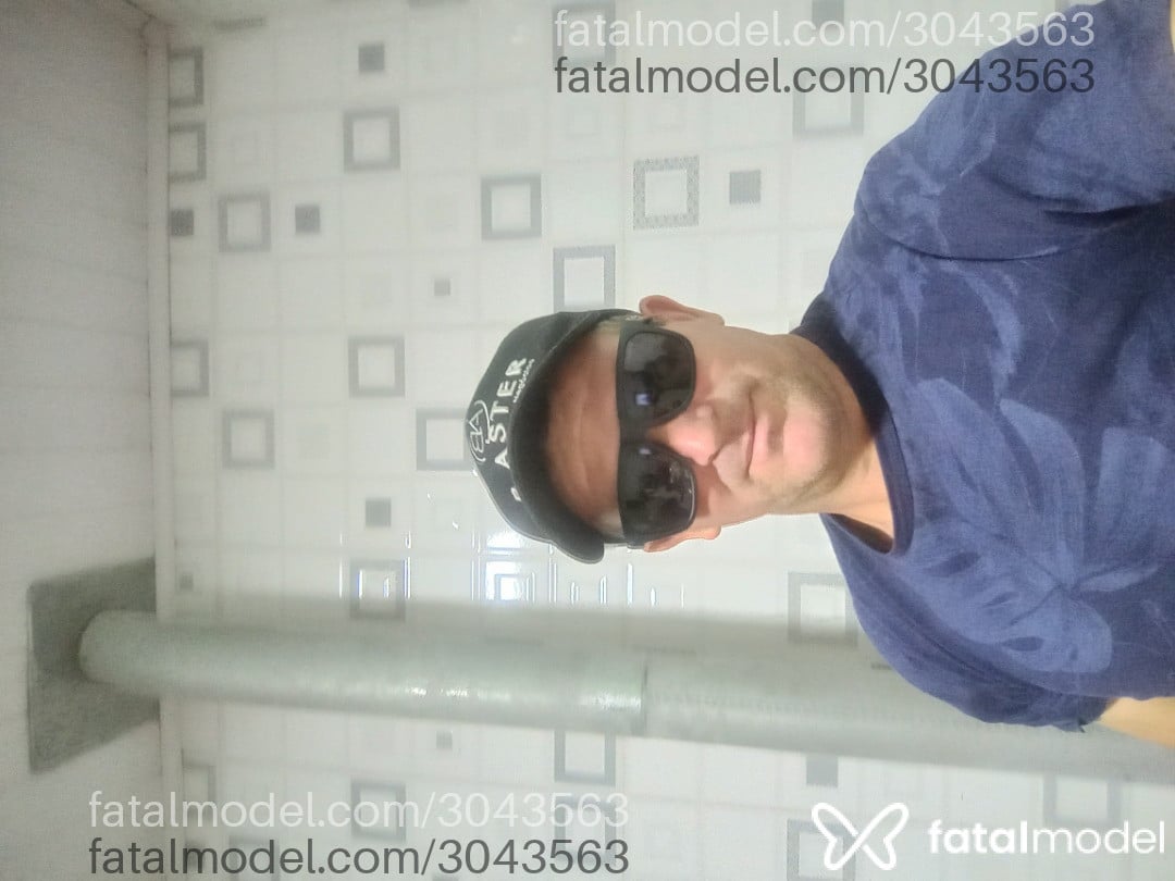 Acompanhante homem com cabelo castanho de olhos verdes - Evaldir Acompanhante homem com cabelo castanho de olhos verdes - Evaldir