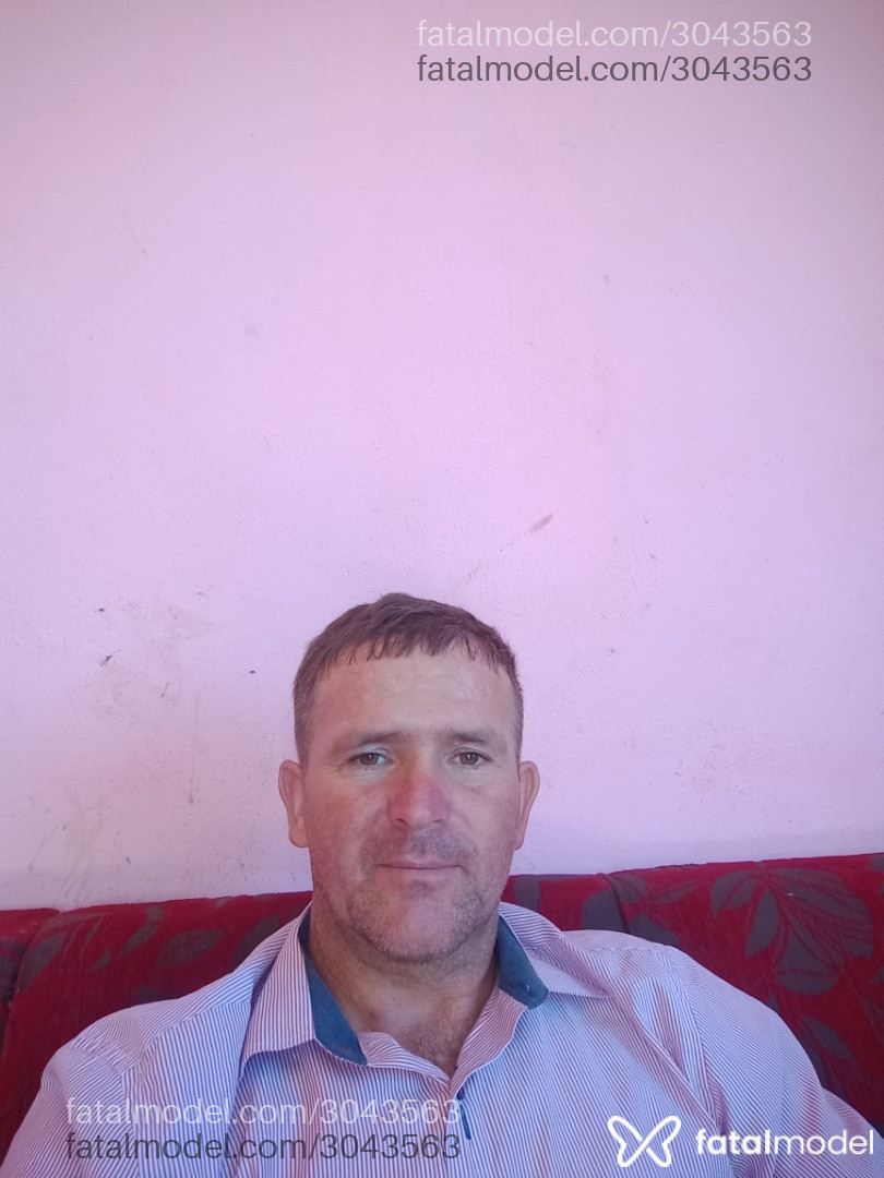 Acompanhante homem com cabelo castanho de olhos verdes - Evaldir Acompanhante homem com cabelo castanho de olhos verdes - Evaldir