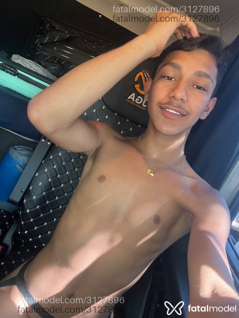Acompanhante homem morena (o) de olhos pretos em Rondonópolis - Gustavo