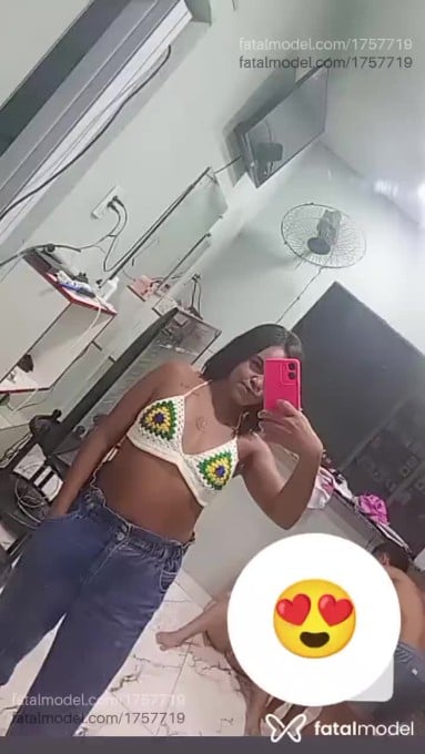 Acompanhante mulher morena (o) de olhos castanhos - Anjiinha