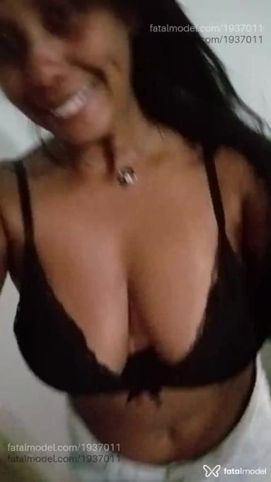 Acompanhante mulher morena (o) de olhos mel em Rio de Janeiro - Gindia