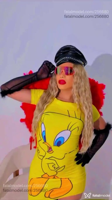 Acompanhante mulher trans loira (o) de olhos castanhos - Meirielly Piu Piu