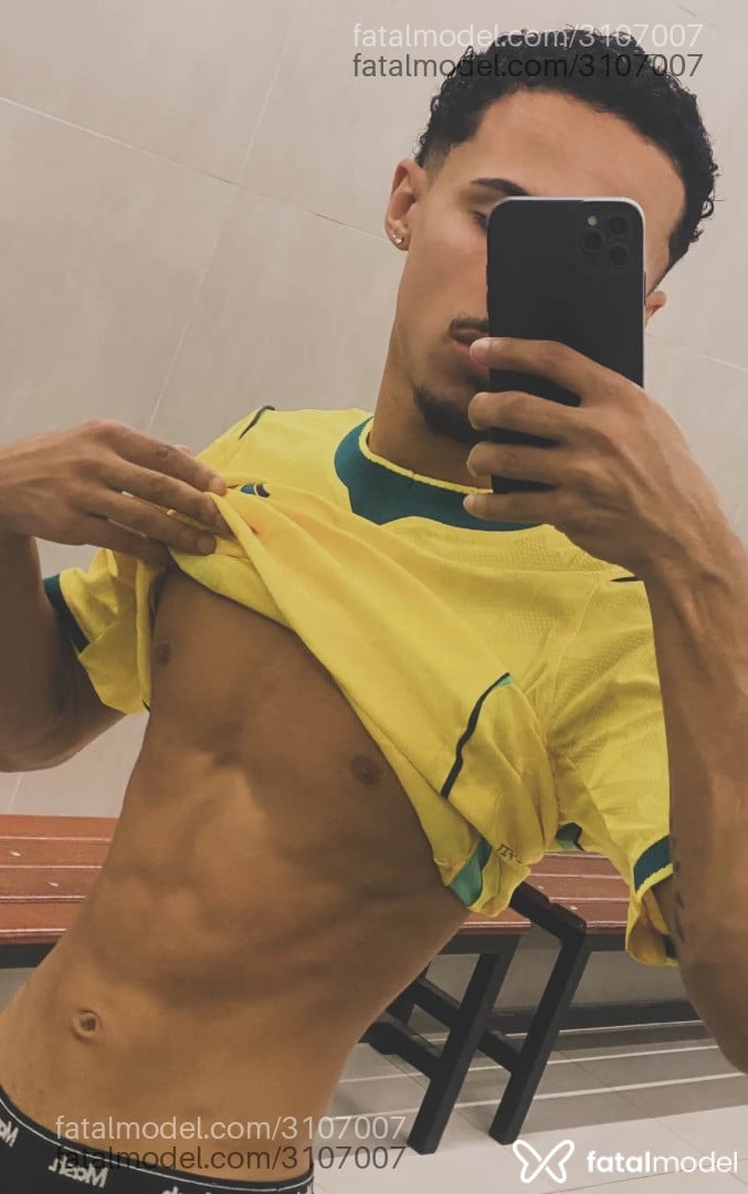 Acompanhante homem com cabelo castanho de olhos castanhos em São Paulo - Lukas