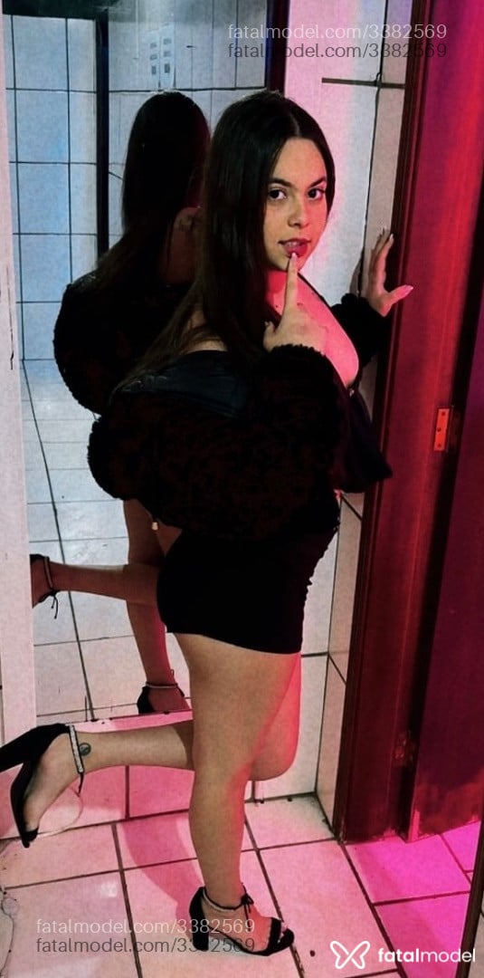 Acompanhante mulher com cabelo castanho de olhos mel - Maitê