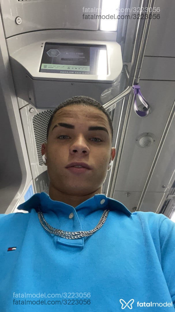 Acompanhante homem com cabelo castanho de olhos castanhos - Versao Braba